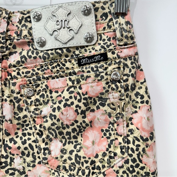 Miss Me Jeans Shorts Low Rise Hibiscus Floral Leopard Print Cut Off Denim 25 - Picture 7 of 16